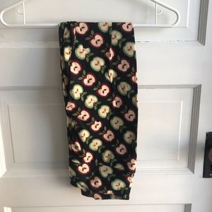 OS LulaRoe Apple leggings